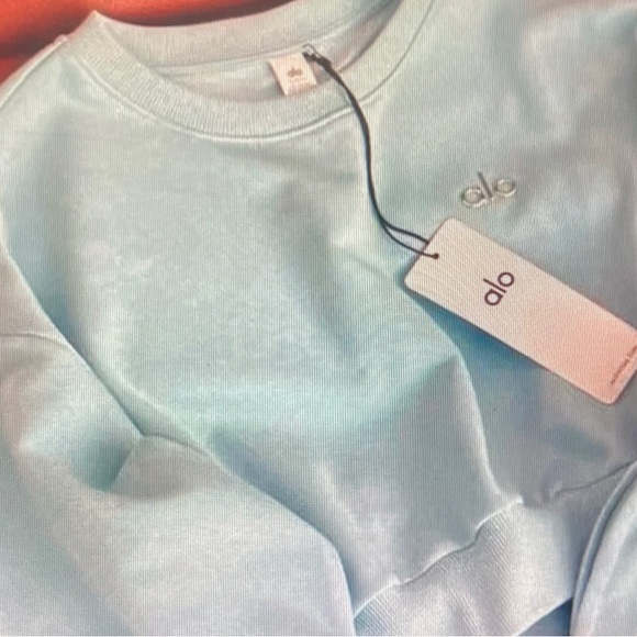 ALO Yoga Aqua Blue Crewneck Top & Elastic Waist Shorts Set Size L - Picture 5 of 5